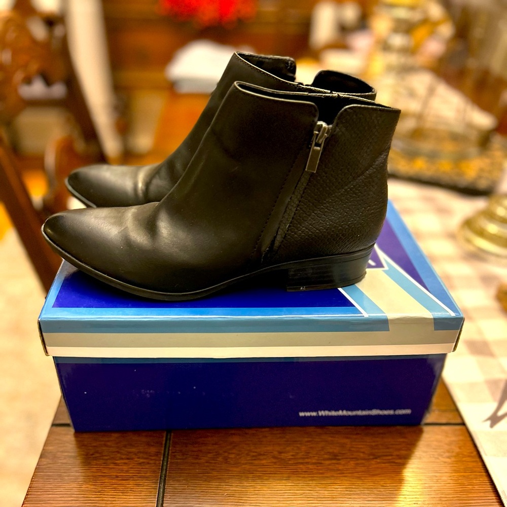 White mountain ankle boots